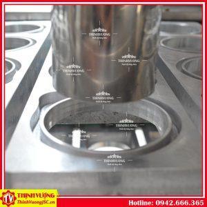 Máy chiết rót dạng lỏng dập nắp hộp tự động (4 hộp) – Hình ảnh máy tự động | ThinhVuongJSC.VN may chiet rot dang long dap nap hop tu dong 4 hop 11