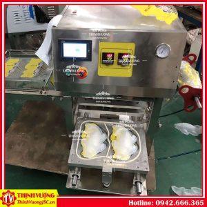 Máy dập nắp hộp thực phẩm chia ngăn có in date – Hình ảnh máy tự động | ThinhVuongJSC.VN may dap nap hop chia ngan in date 3