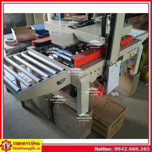 Máy dán băng dính thùng carton tự động điều chỉnh độ cao DQFXC-5045X – Hình ảnh máy tự động | ThinhVuongJSC.VN may dan bang dinh thung carton dieu chinh do cao dqfxc 5045x 1