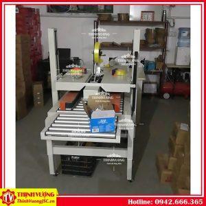 Máy dán băng dính thùng carton tự động điều chỉnh độ cao DQFXC-5045X – Hình ảnh máy tự động | ThinhVuongJSC.VN may dan bang dinh thung carton dieu chinh do cao dqfxc 5045x 3