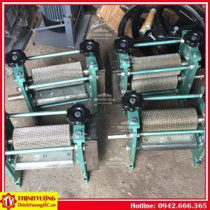 Máy lạng bì lợn quay tay khung thép – Hình ảnh máy tự động | ThinhVuongJSC.VN may lang bi lon quay tay khung thep 2