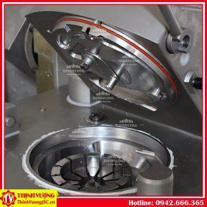 may nhoi xuc xich cong nghiep ak2500 4