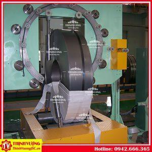 Máy quấn màng pallet lốp xe, sản phẩm dạng cuộn tròn kiểu dọc XH-800 – Hình ảnh máy tự động | ThinhVuongJSC.VN may quan mang pallet lop xe xh800 2