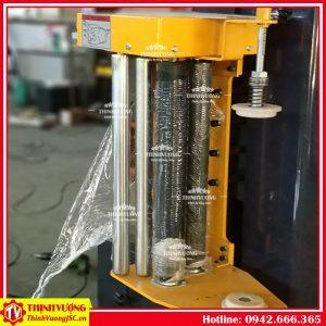 Máy quấn màng pallet YP2000F – Hình ảnh máy tự động | ThinhVuongJSC.VN may quan mang pallet yp2000f 3