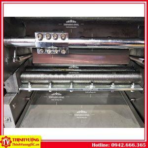 Máy cán bột cắt mì sợi cao cấp YQ-Y200 – Hình ảnh máy tự động | ThinhVuongJSC.VN may can bot mat mi soi cao cap yq y200 2