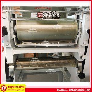 Máy cán bột cắt mì sợi YQ-Y50 – Hình ảnh máy tự động | ThinhVuongJSC.VN may can bot cat mi soi yq y50 2