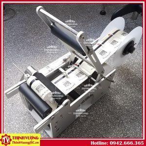 Máy dán nhãn chai tròn bán tự động LT-50 – Hình ảnh máy tự động | ThinhVuongJSC.VN may dan nhan chai tron ban tu dong lt50 2
