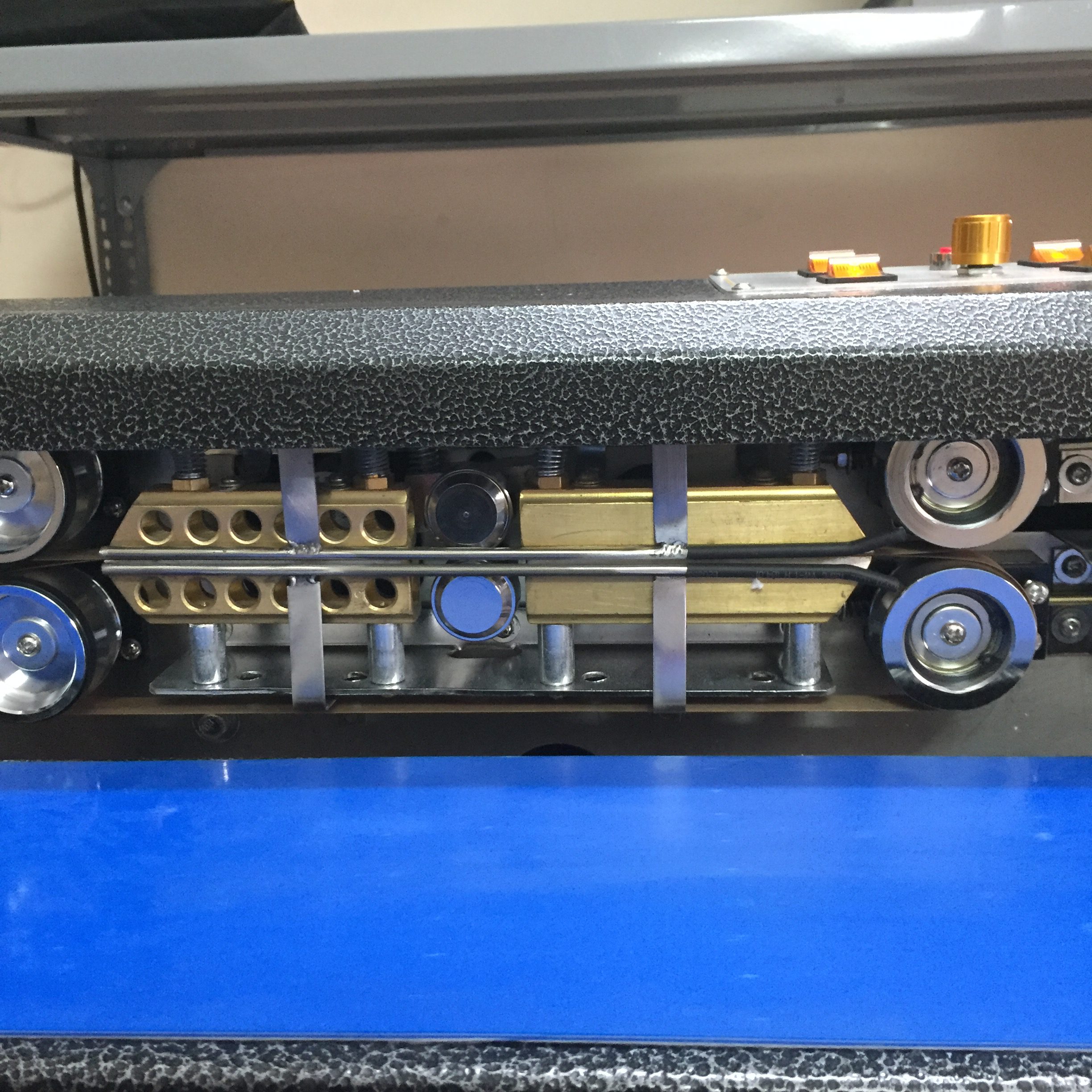 Máy hàn miệng túi liên tục thổi khí DBF-1100 (tiêu chuẩn, phun sơn) – Hình ảnh máy tự động | ThinhVuongJSC.VN may han mieng tui lien tuc thoi khi dbf 1100 1 rotated – máy tại ThinhVuongJSC.VN