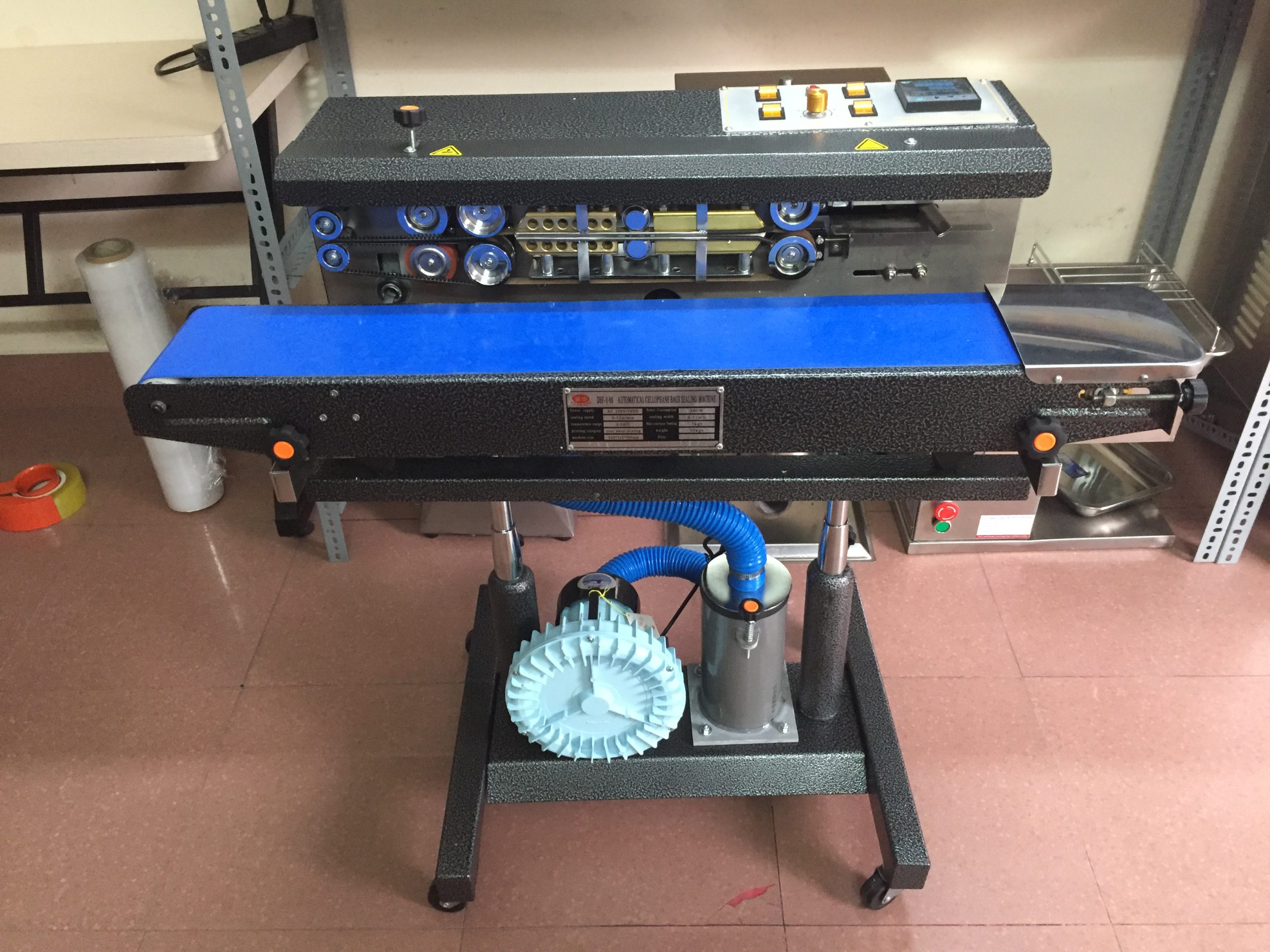 Máy hàn miệng túi liên tục thổi khí DBF-1100 (tiêu chuẩn, phun sơn) – Hình ảnh máy tự động | ThinhVuongJSC.VN may han mieng tui lien tuc thoi khi dbf 1100 scaled – máy tại ThinhVuongJSC.VN