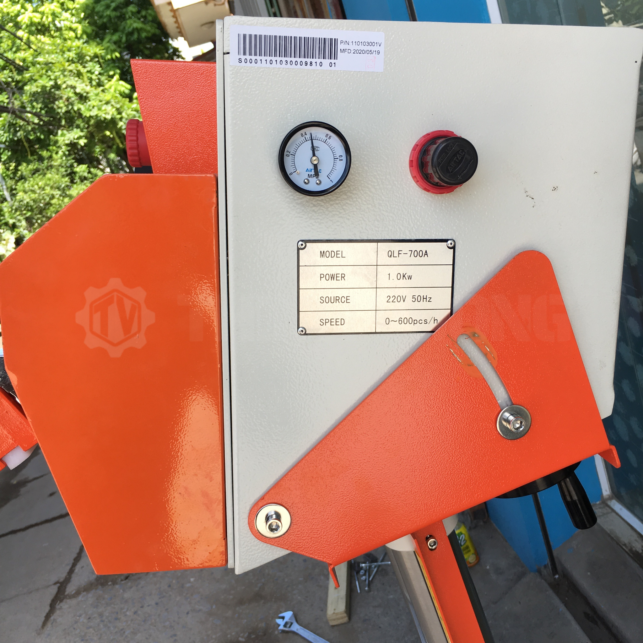 Máy hàn miệng bao khí nén QLF-700A – Hình ảnh máy tự động | ThinhVuongJSC.VN may han mieng bao khi nen qlf 700a 6 – máy tại ThinhVuongJSC.VN